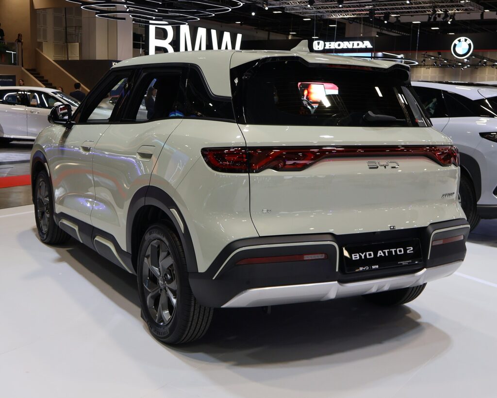 MG hibridni automobil u gradskoj vožnji kao primer HEV i PHEV upotrebe u Srbiji