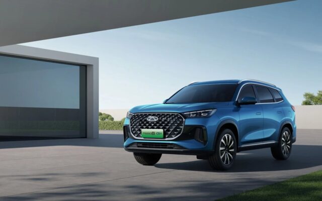 Chery Tiggo 8 Pro PHEV spolja, prednji trotrecinski pogled