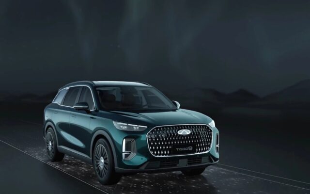Chery Tiggo 9 Pro PHEV nocu, prednji trotrecinski pogled