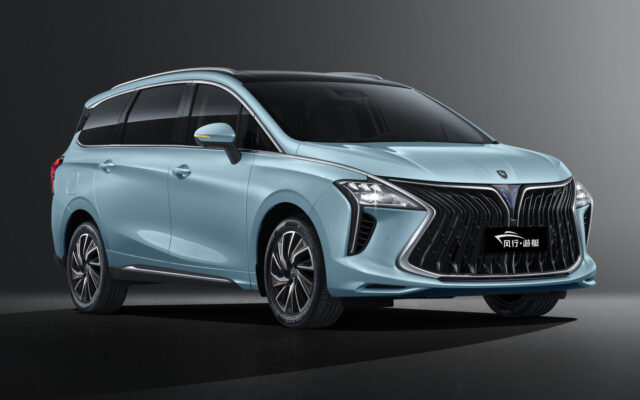 Dongfeng Forthing M4 spolja, prednji trotrecinski pogled