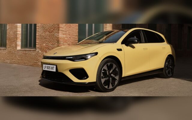 Leapmotor B05 spolja, prednji trotrecinski pogled